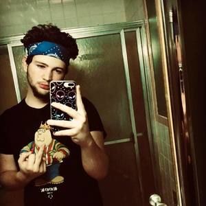 Meet your Posher, Levi